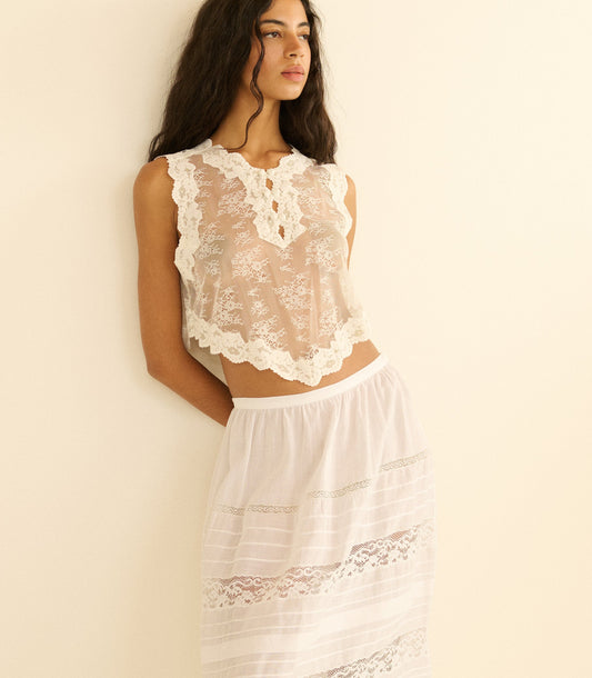 Viola Top – Salt | Floral Lace Cropped Shell Top